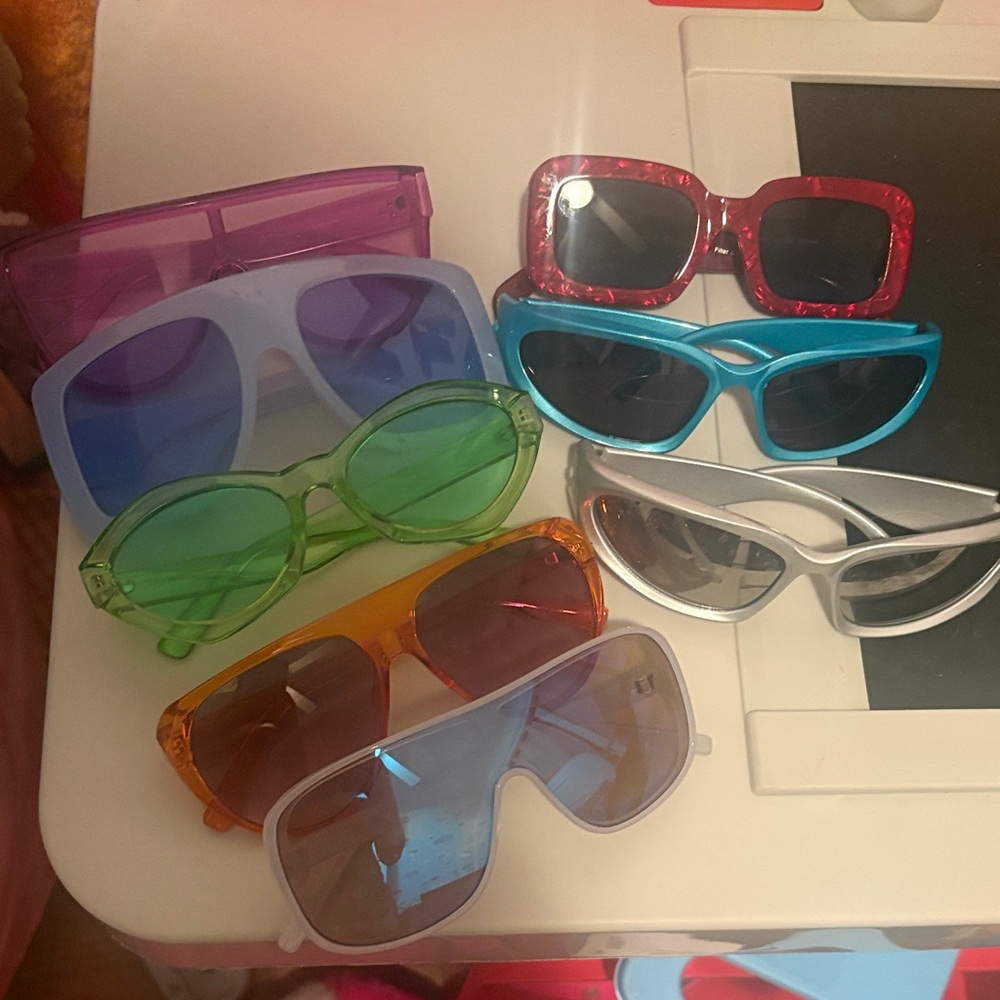 Lot of Women’s Sunglasses Set